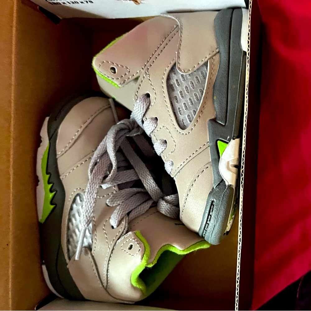 Green Bean Jordan 5s size 4c. Brand new